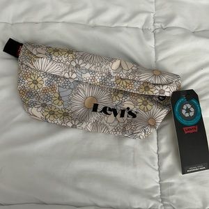 Brand new Levi’s Fanny pack waist bag daisy flowers